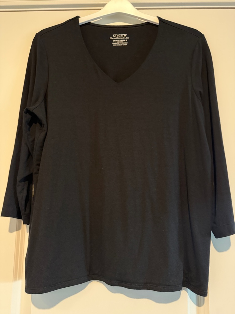 Chico's Black V-Neck Long Sleeve Tee
